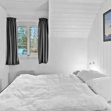 Awesome Home In Ulfborg With Sauna Hébergement de vacances