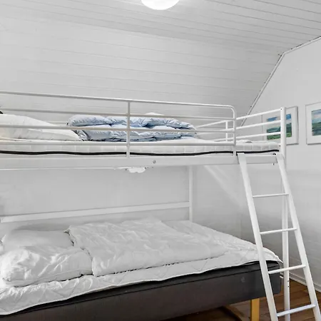 Awesome Home In Ulfborg With Sauna Hébergement de vacances